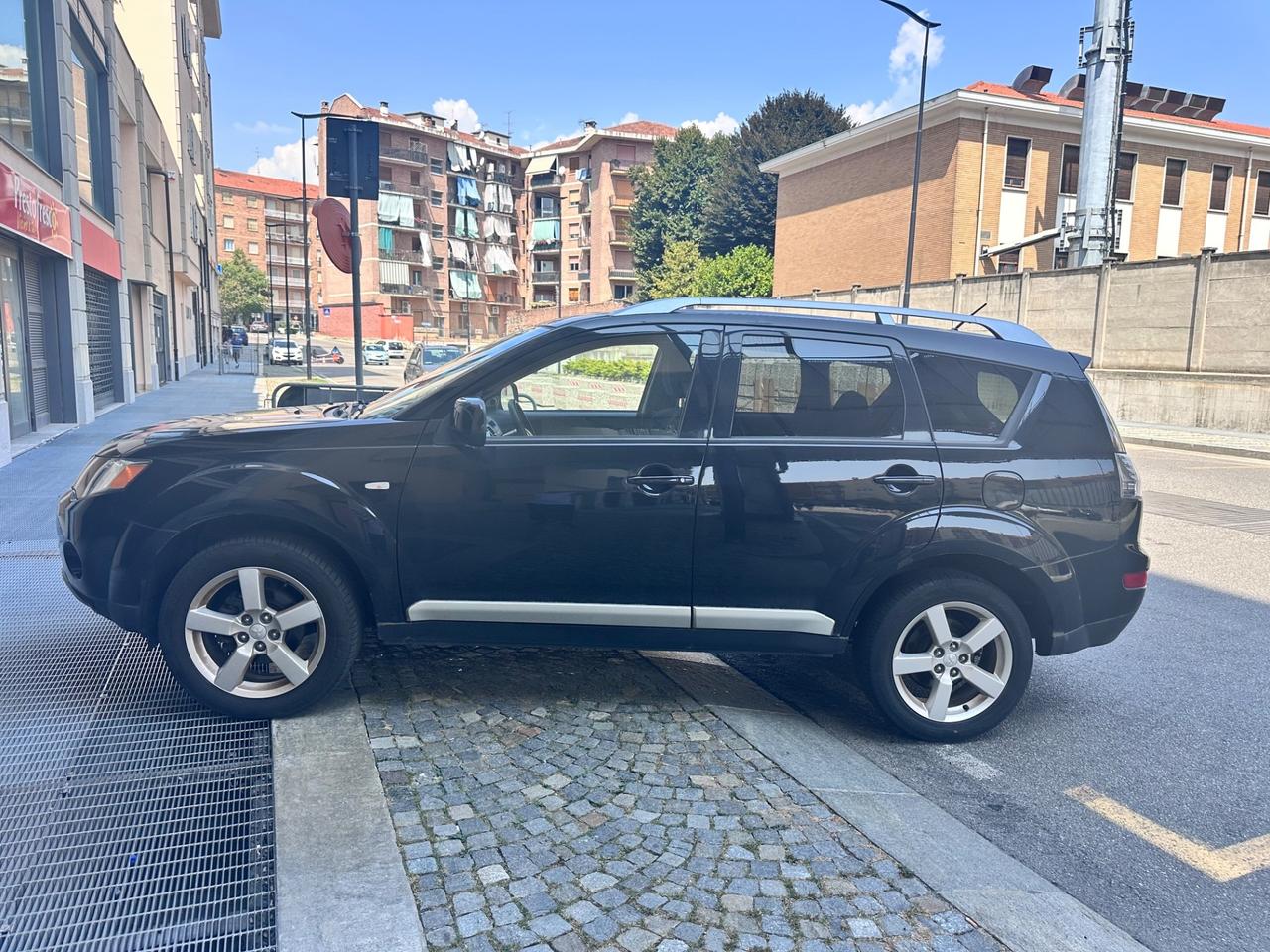 Mitsubishi Outlander 2.0 DI-D un vero 7 posti 4x4