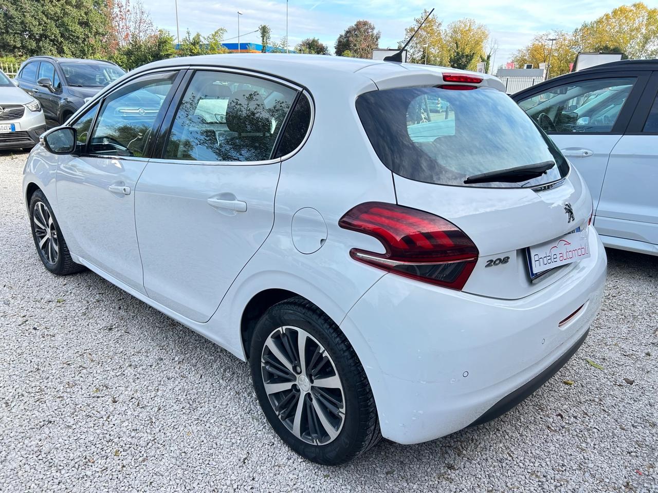 Peugeot 208 BlueHDi 5P ALLURE NAVI NEOPATENTATI