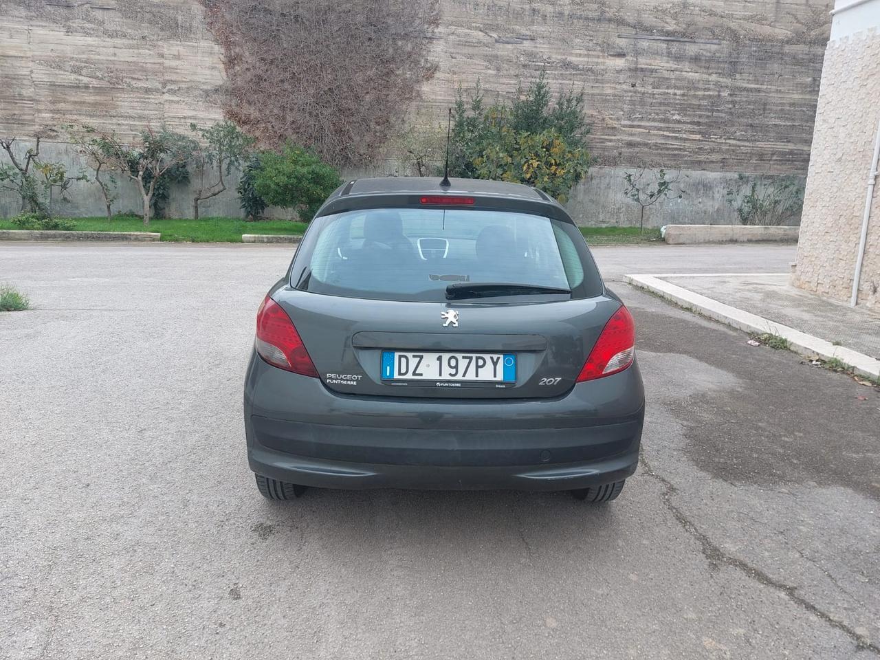 Peugeot 207 benz