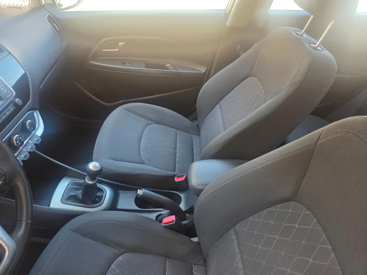 KIA RIO 1.2 BENZINA 83 CV ANNO 2016 KM 110000 CERTIF