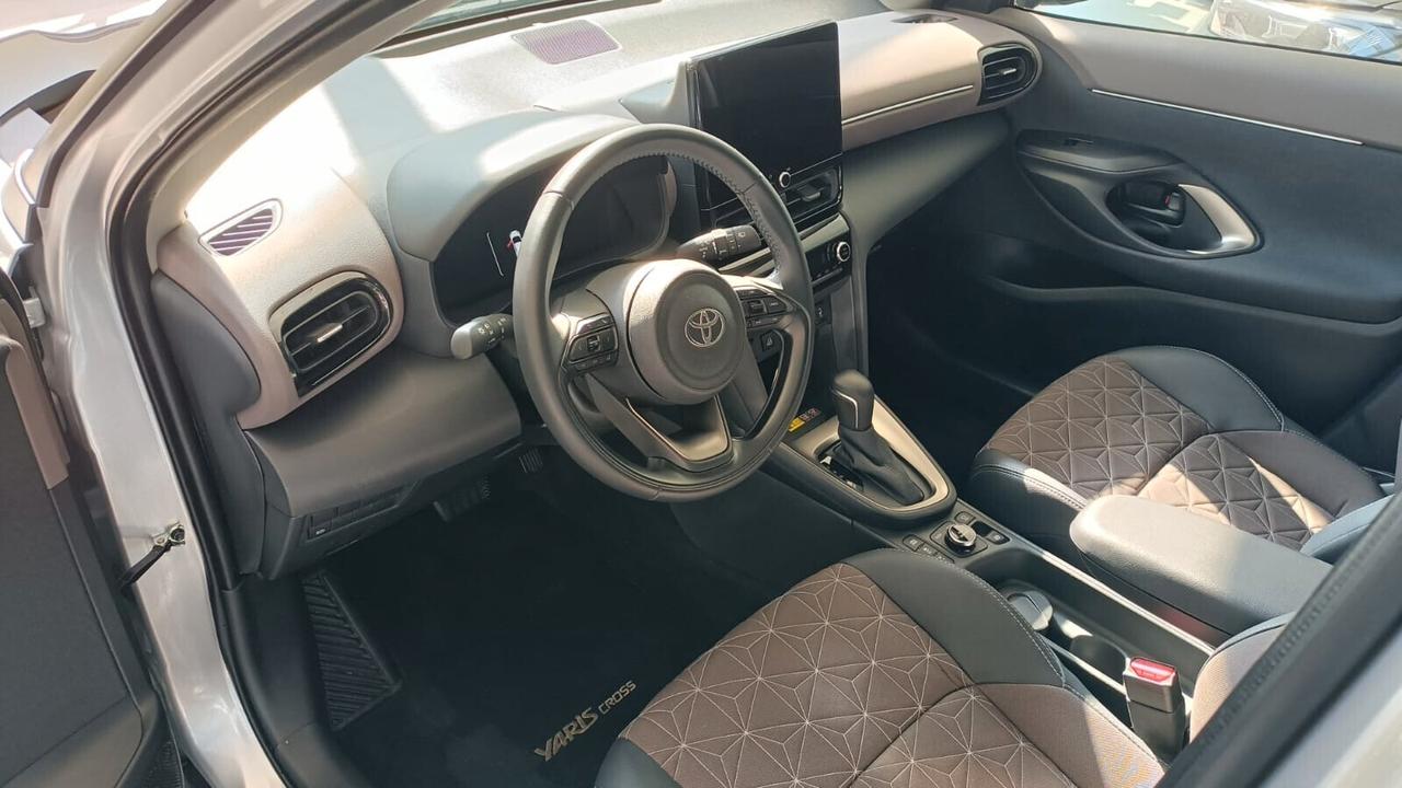 Yaris Cross 1.5 Hybrid 130 CV 5p. E-CVT AWD-i Lounge