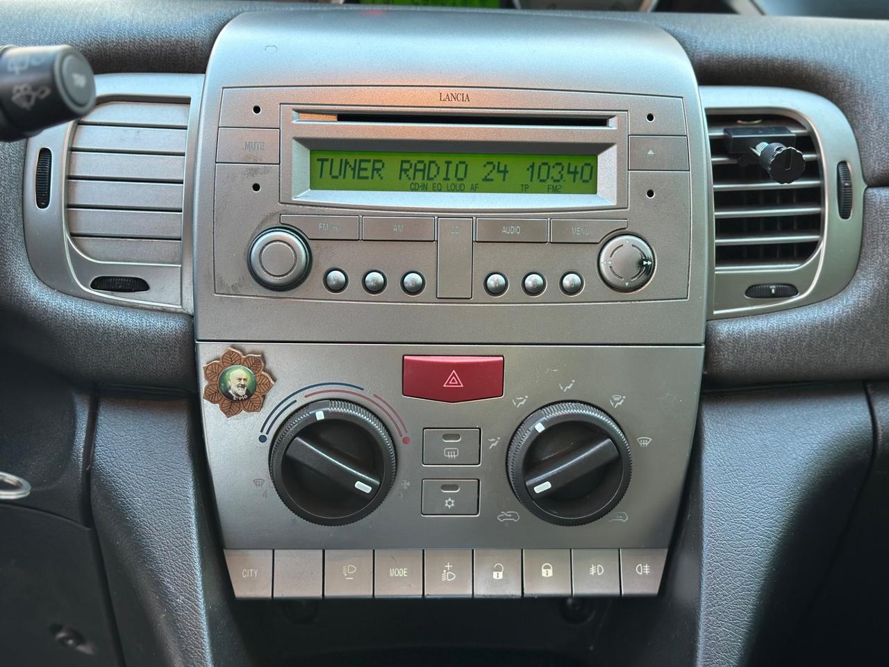 Lancia Ypsilon 1.3 MJT 75 CV ok neopatentati