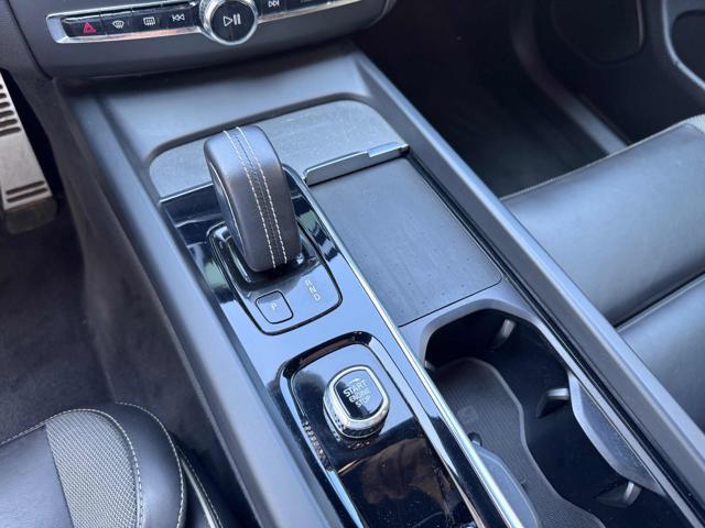 VOLVO XC60 B4 (d) AWD automatico Plus Dark