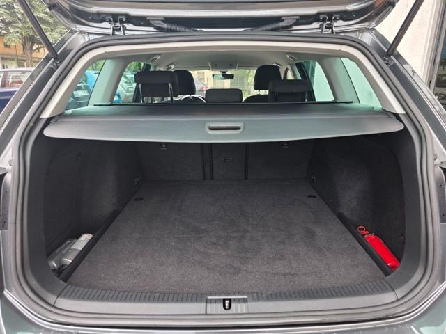 VOLKSWAGEN Golf Variant 1.5 TGI DSG 5p. Trendline BlueMotion Tech.