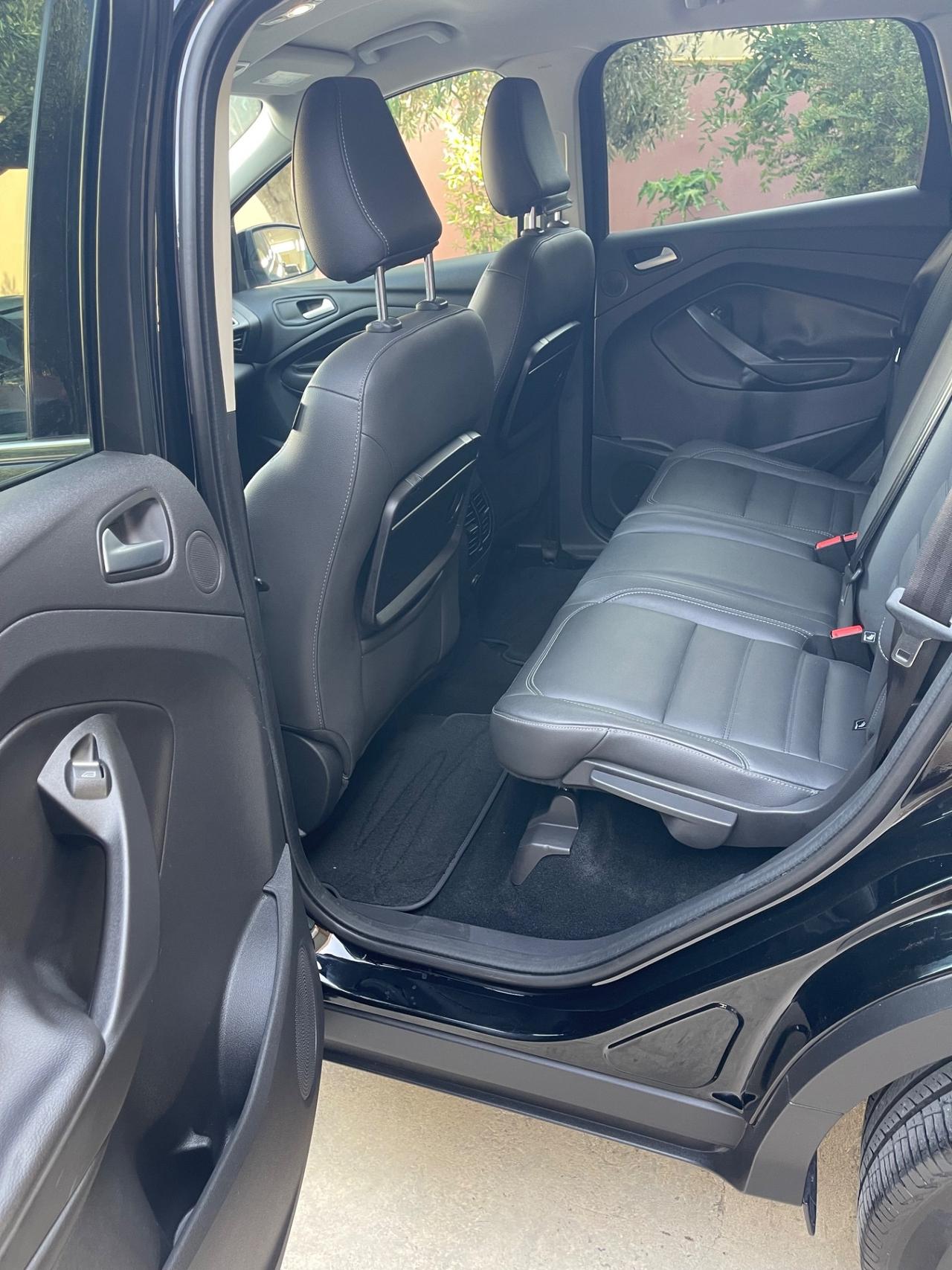 Ford Kuga 1.5 TDCI 120 CV S&S 2WD Powershift ST-Line