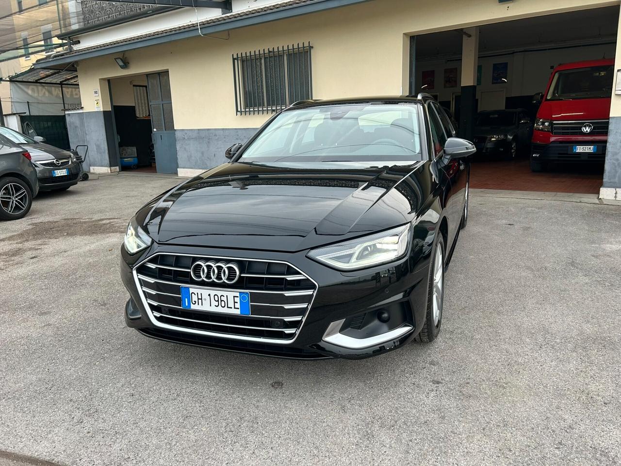 AUDI A4 Avant 30 2.0TDI 136CV S-Tronic Business