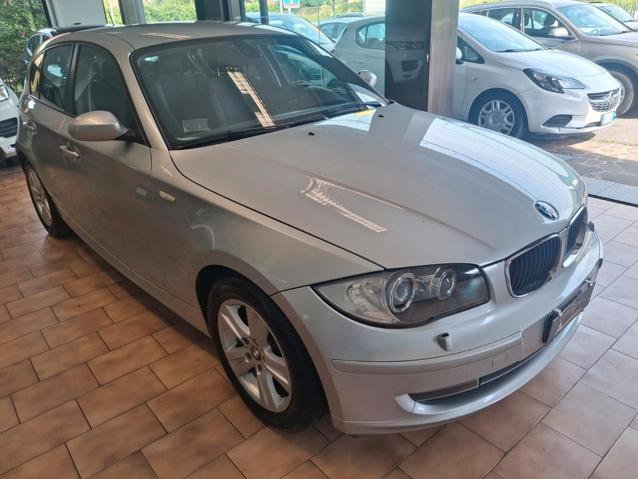 BMW 118 i 5p Attiva
