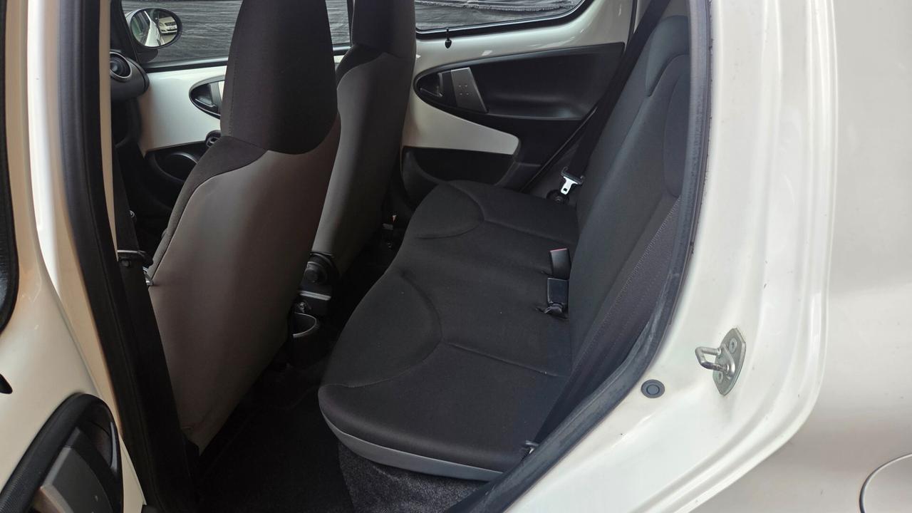 Toyota Aygo 1.0 12V VVT-i 5 porte Lounge Connect unico proprietario