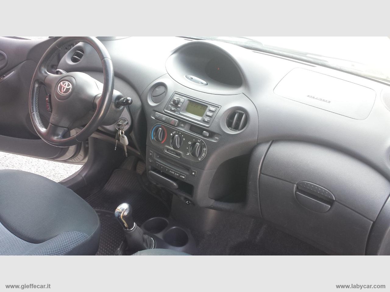 TOYOTA Yaris 1.0 16V 3p. Sol