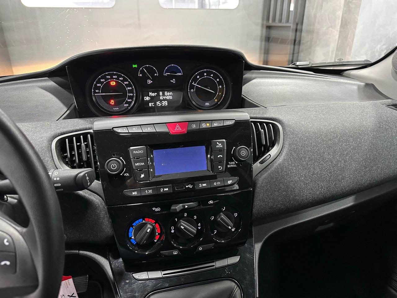 Lancia Ypsilon 1.0 69cv Hybrid 5 porte NEOPATENTATI