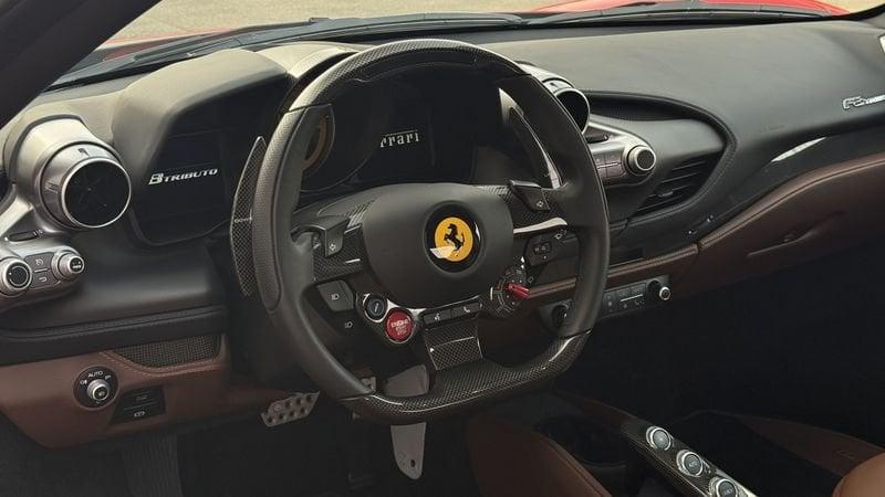 Ferrari F8 Tributo F8 Tributo - sollevatore - volante Led