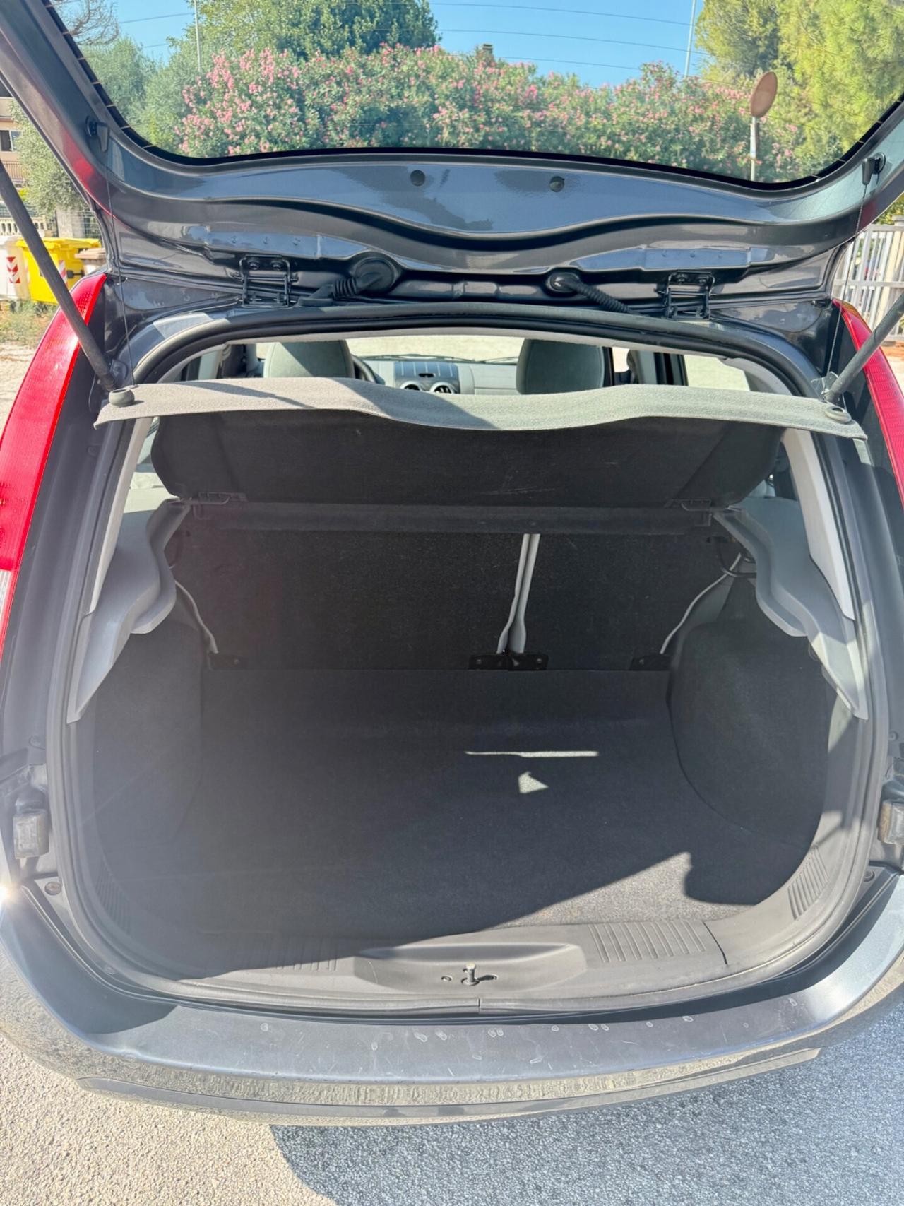 Ford fusion 1.4 benzina 80cv neopatentati 5porte