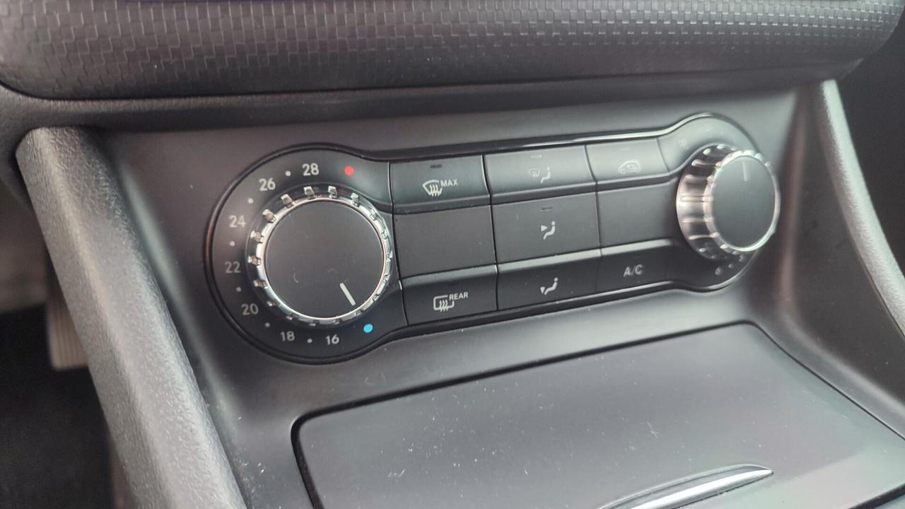 MERCEDES A180