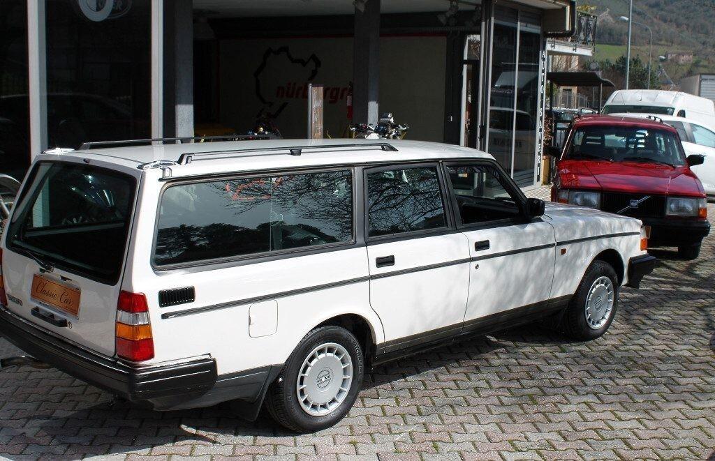 VOLVO 240 2.0 cat Station Wagon Polar