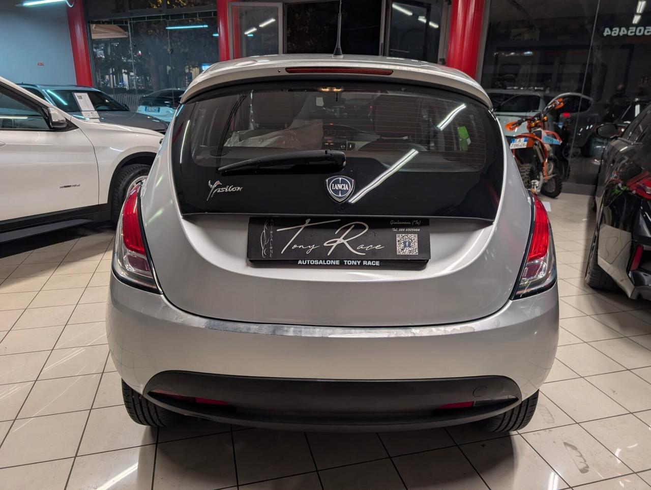 Lancia Ypsilon 0.9 TwinAir 85 CV 5 porte Metano Ecochic Silver