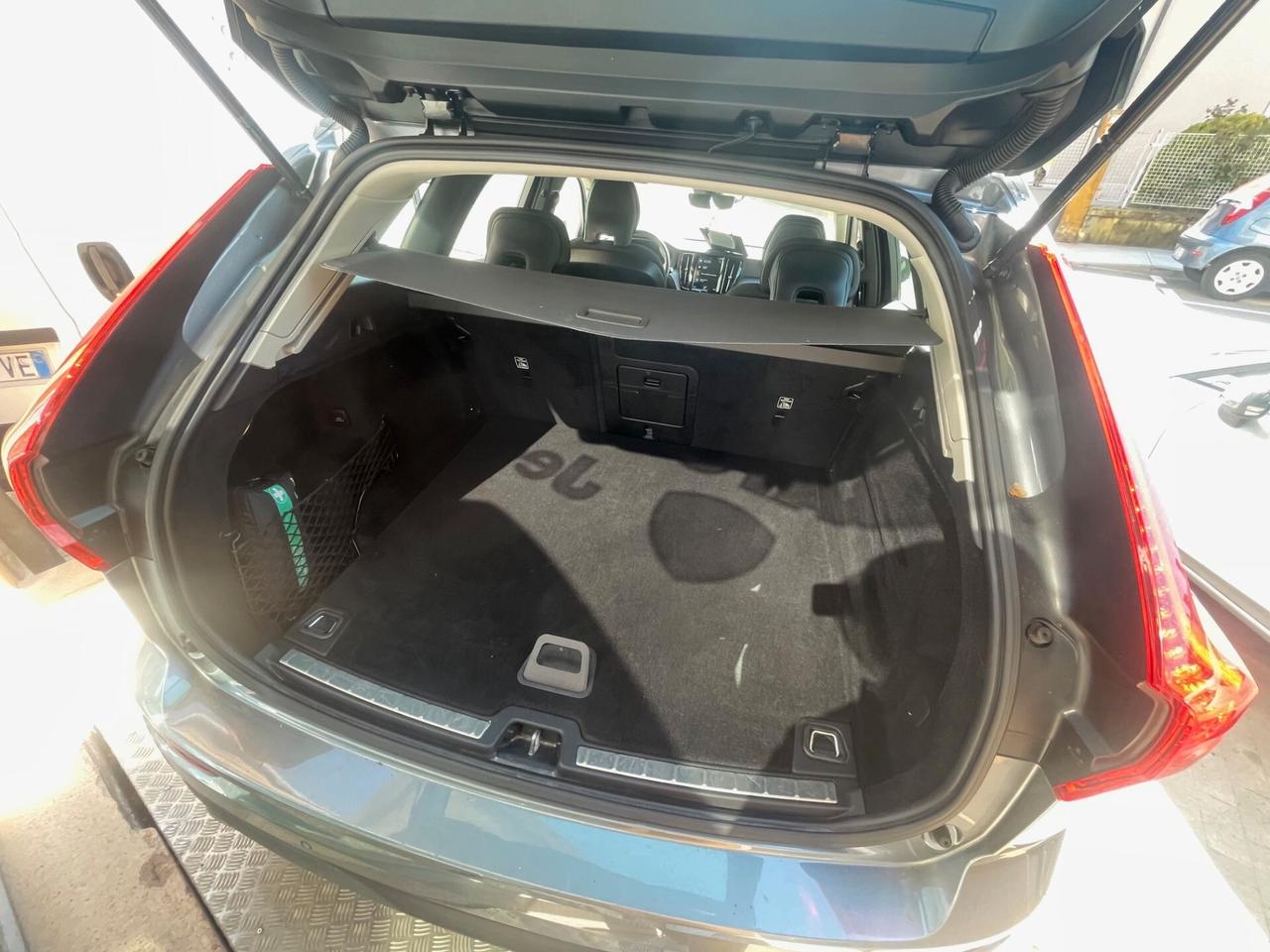 Volvo XC 60 XC60 B4 (d) AWD Geartronic Business Plus