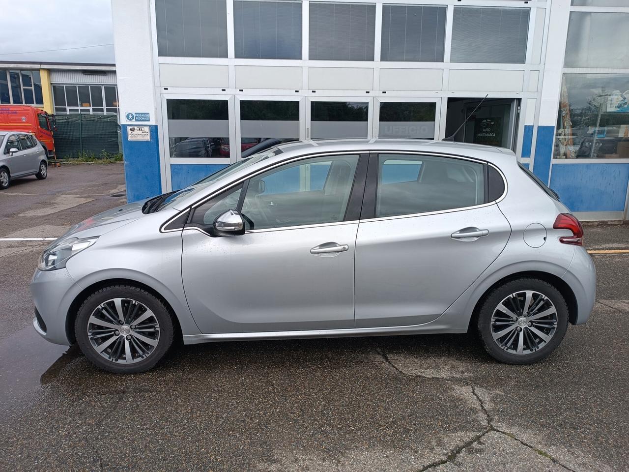 Peugeot 208 PureTech 82 5 porte Allure