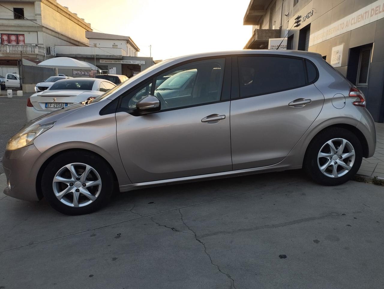 Peugeot 208 1.4 HDi 68 CV 5 porte Active