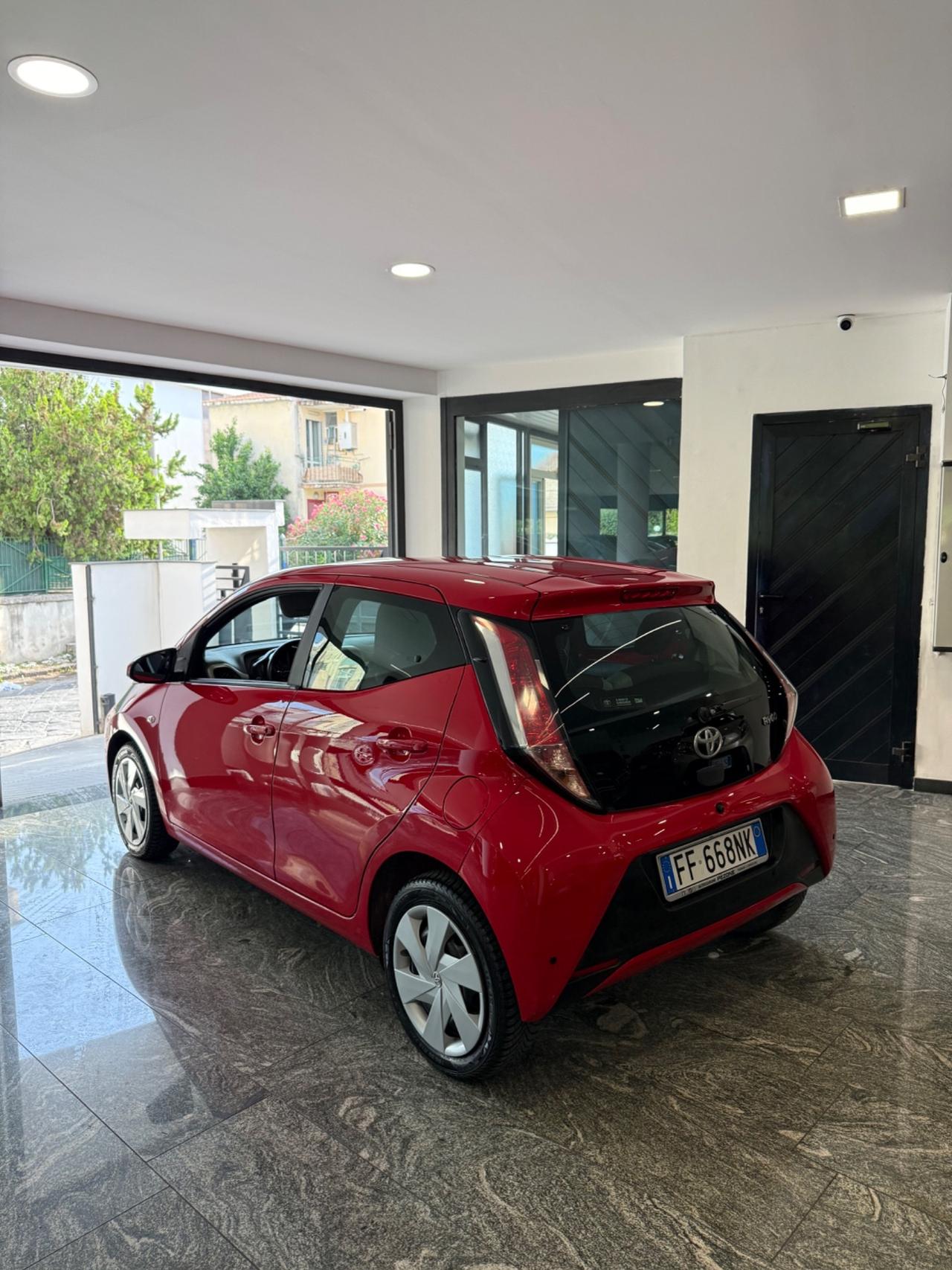 Toyota Aygo 1.0 VVT-i 69 CV 5 porte x-cool