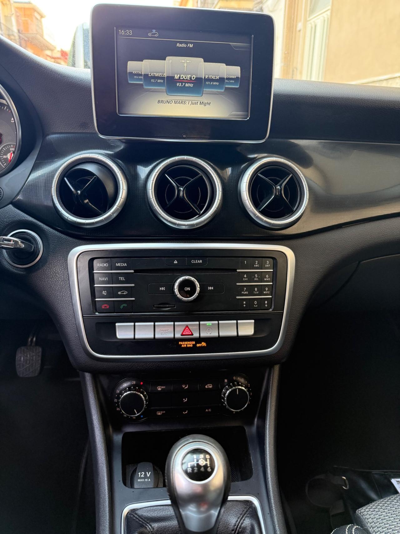 Mercedes-benz CLA 180 d Premium