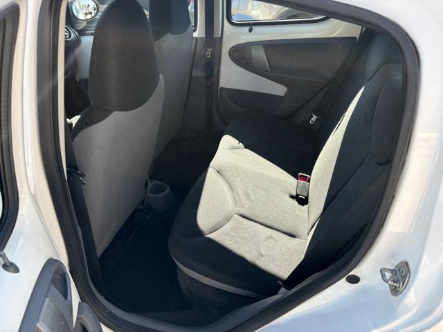 TOYOTA Aygo 1.0 12V VVT-i 5 porte Now Connect NEOPATENTATI