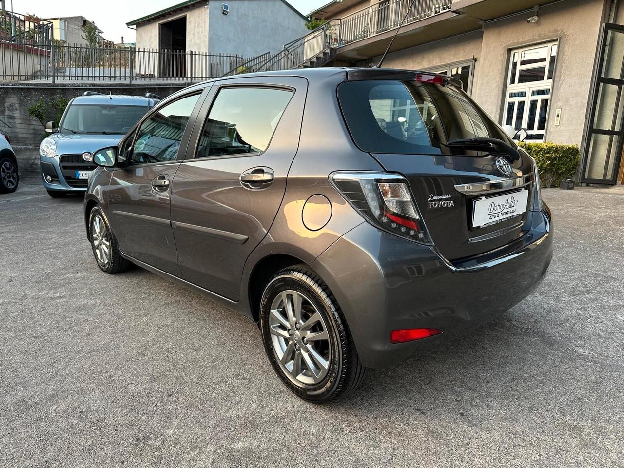 Toyota Yaris 1.3 5 porte Lounge Multidrive S