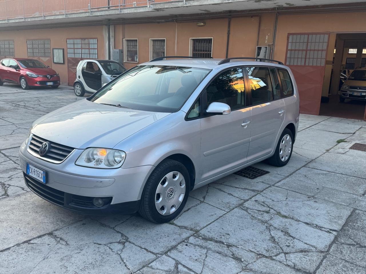 Volkswagen Touran 5 POSTI CON SOLI 143000KM