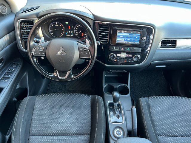 MITSUBISHI Outlander 2.2 DI-D 4WD Instyle 7p.