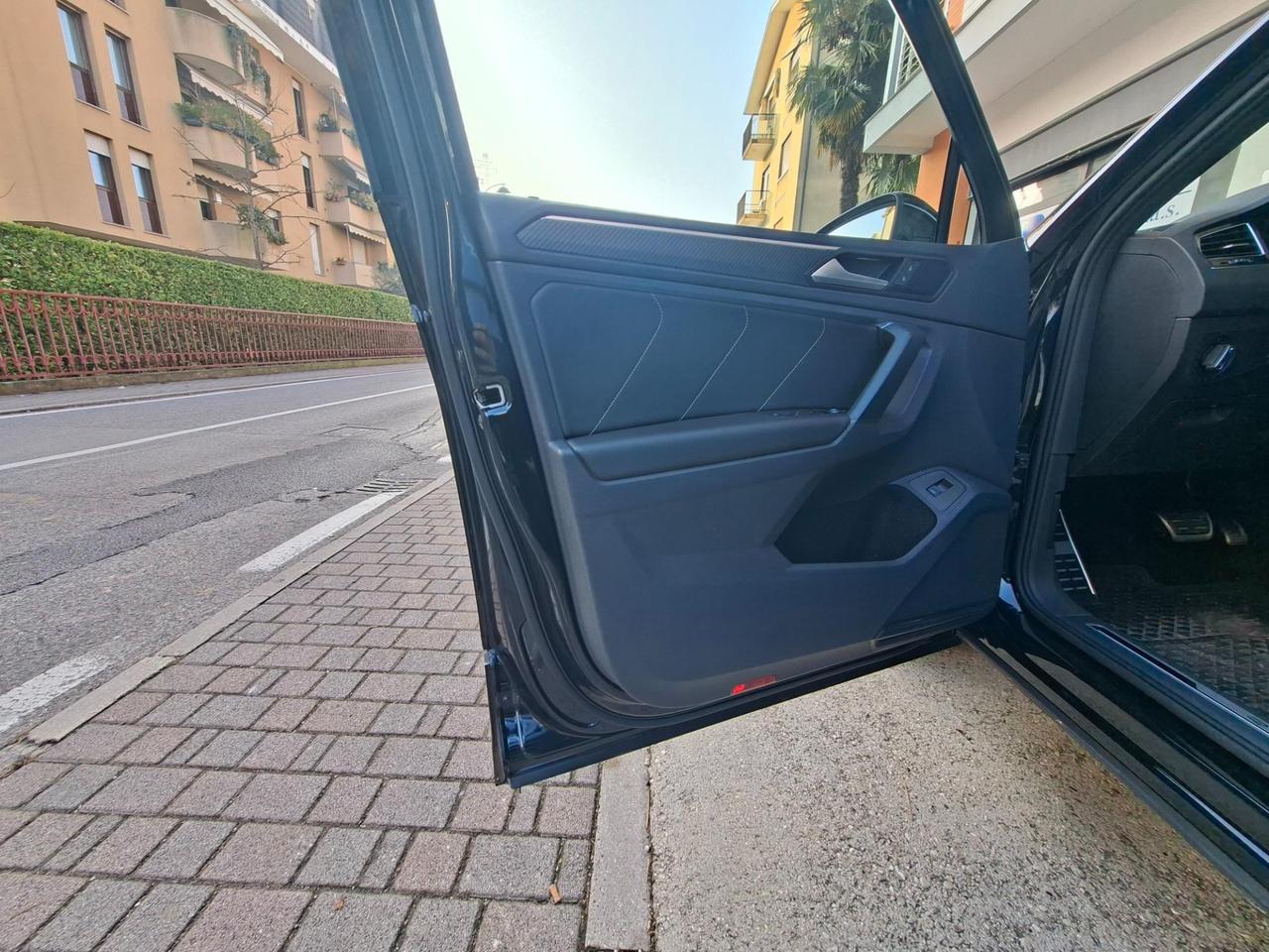 Volkswagen Tiguan 2.0 tdi R-Line 150cv dsg