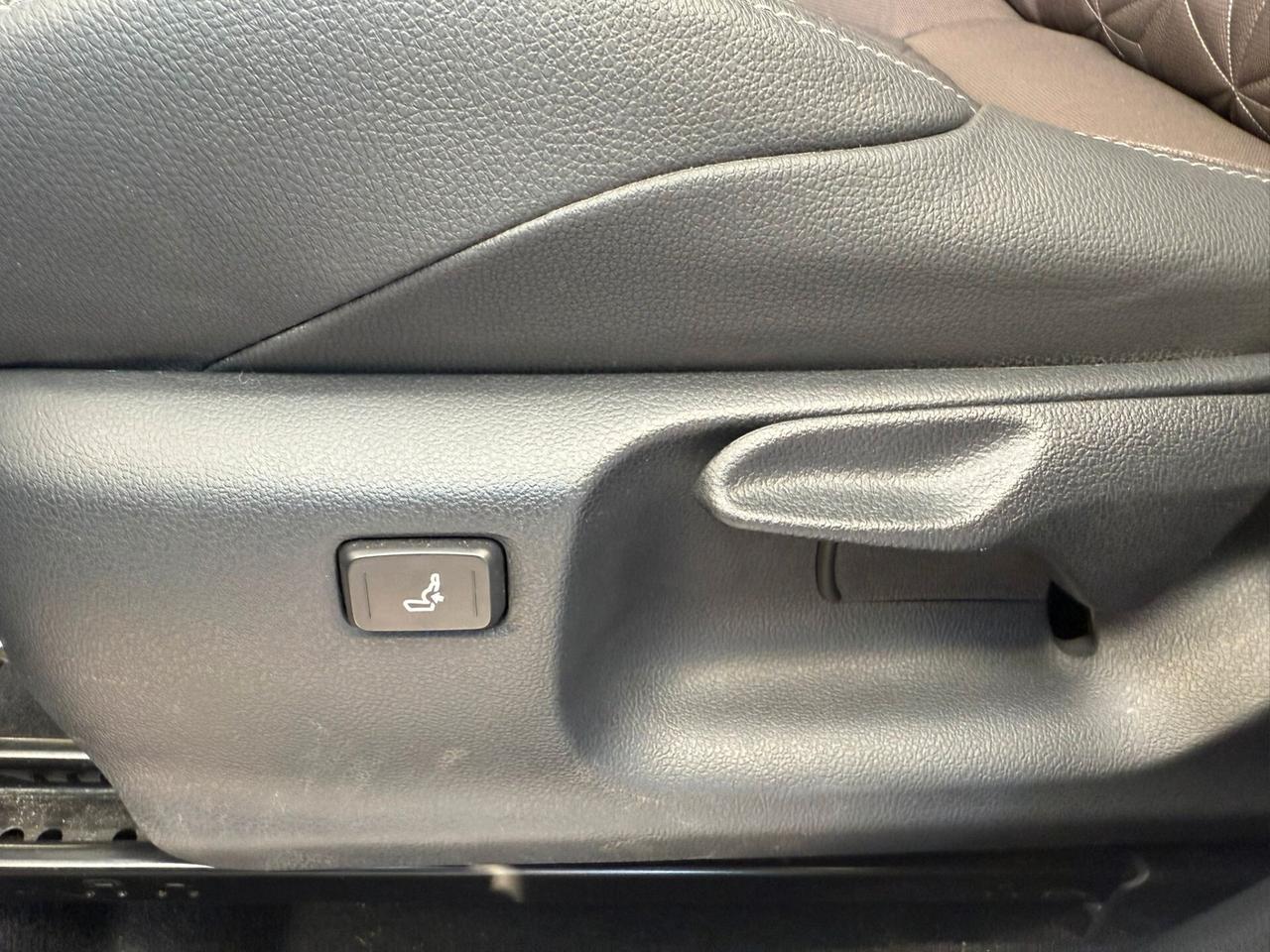 Toyota Yaris Cross 1.5 Hybrid 5p. E-CVT AWD-i Lounge