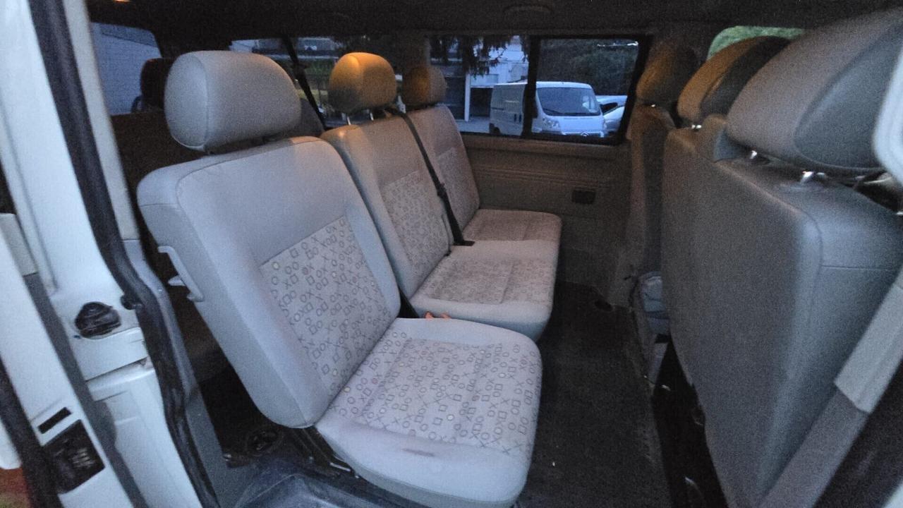 Volkswagen Transporter Caravelle 1.9 TDI/102CV PL 9POSTI