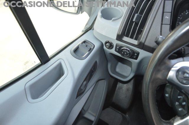 FORD Transit 9 POSTI CON PEDANA DI CARICO