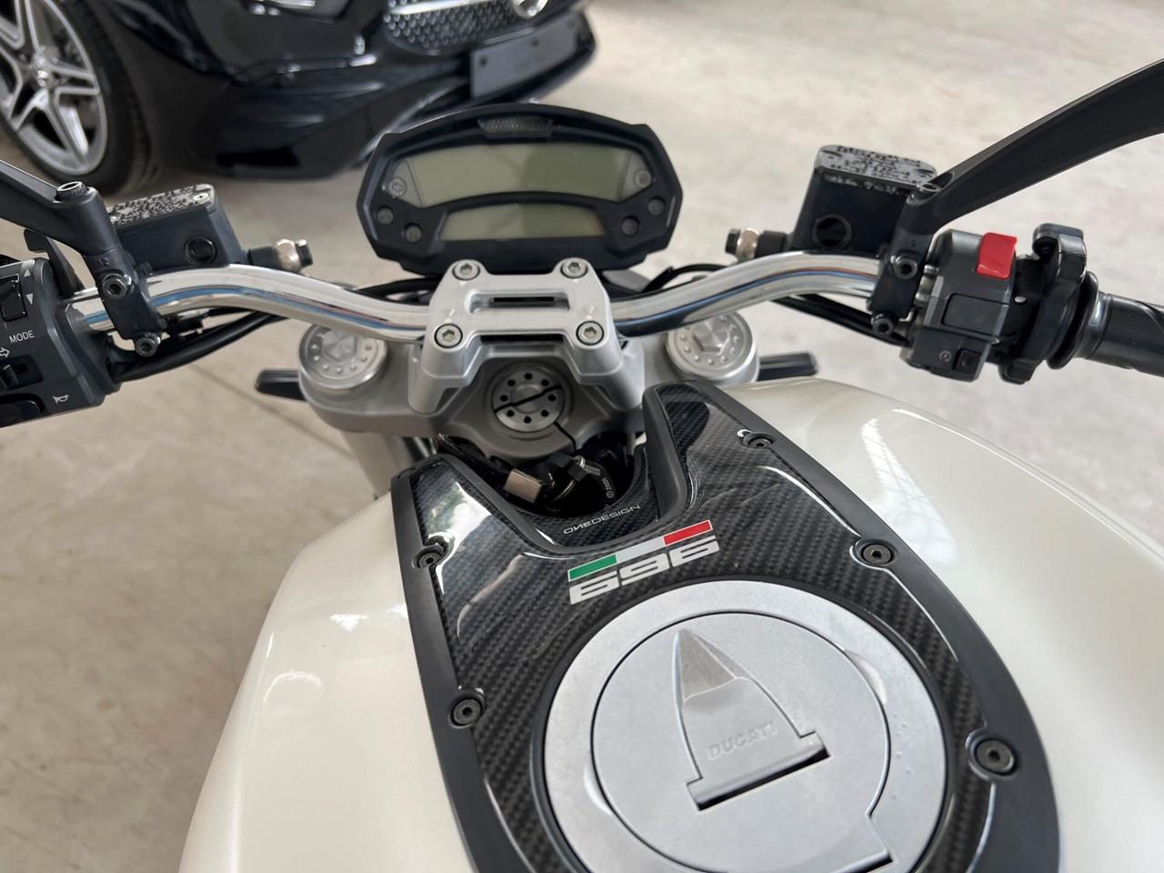 Ducati Monster 696 (impeccabile)