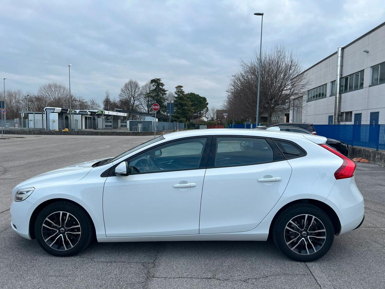 Volvo V40 D2 R-design Momentum 2016