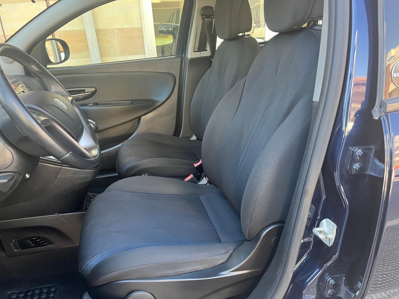 Lancia Ypsilon 1.0 Hybrid Gold 5 Posti