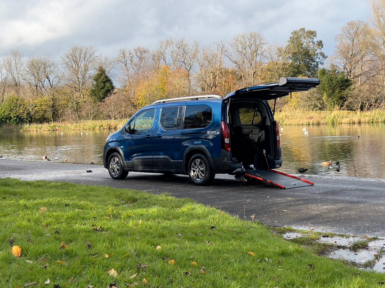 Peugeot Rifter e-Rifter motore elettrico 136 CV 50kWh Allure Long