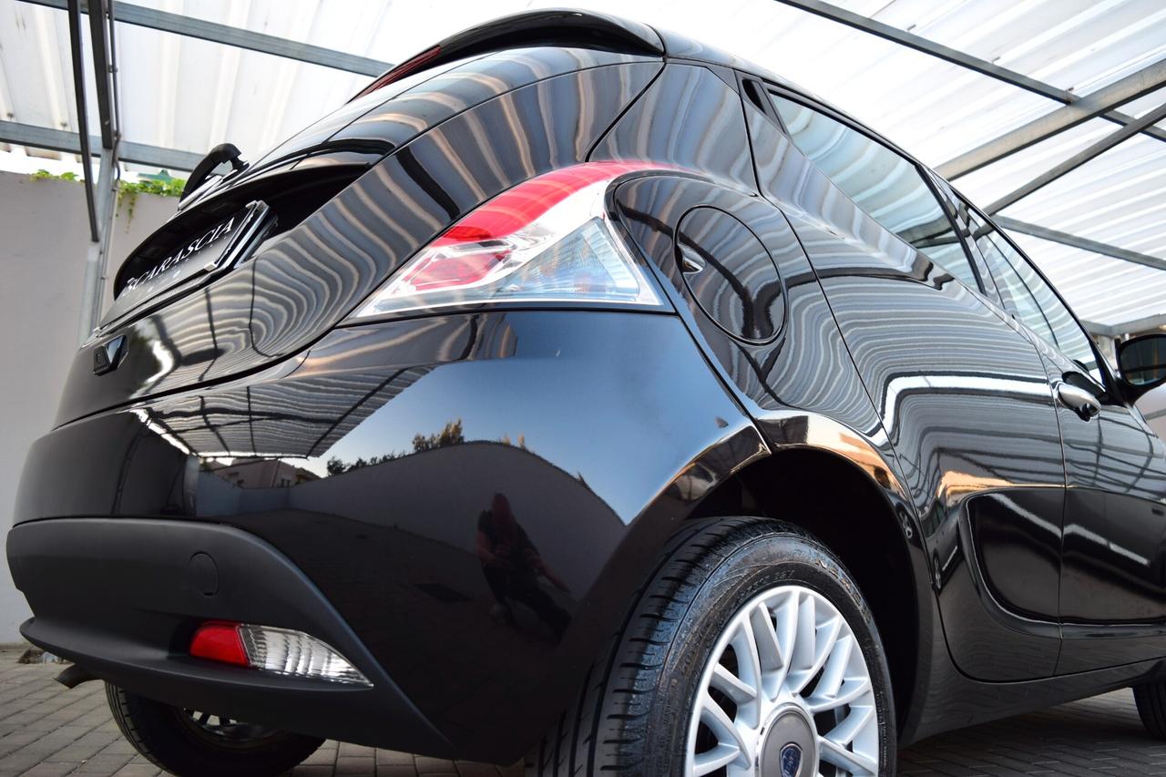 Lancia Ypsilon 1.0 Firefly Hybrid 70 cv Gold