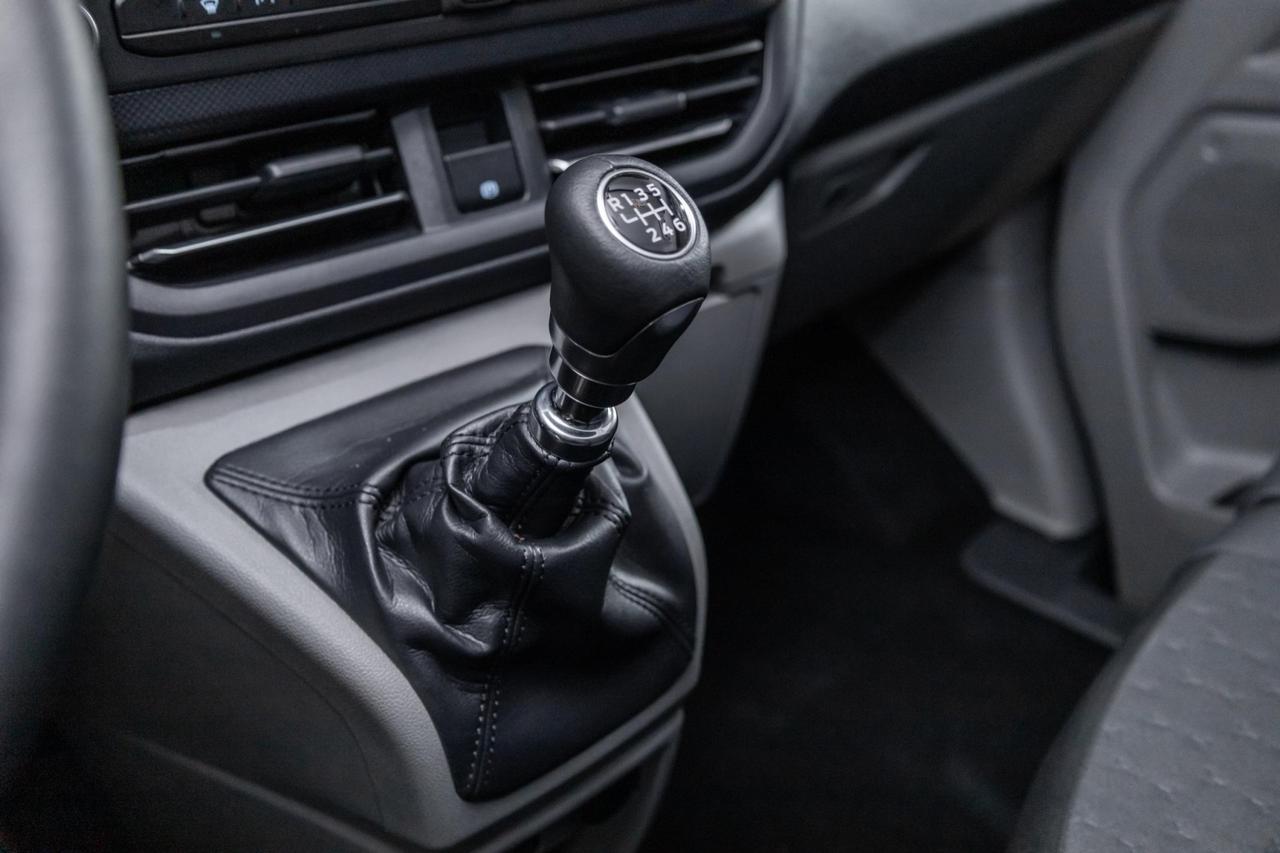 FORD Transit Custom V710 320 2.0 ecoblue 150cv combi M1 Titanium L1H1