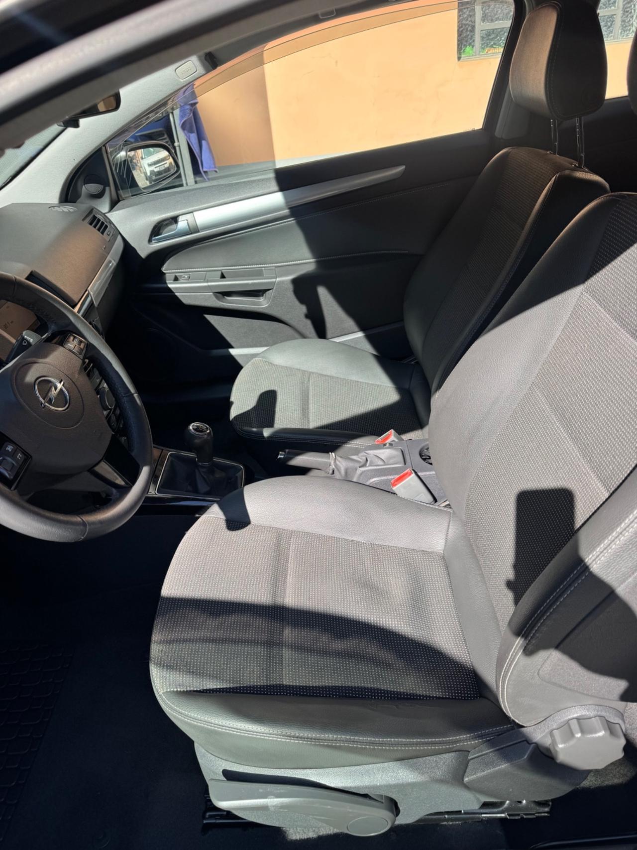 Opel Astra GTC 1.7 CDTI 101CV 3 porte Enjoy