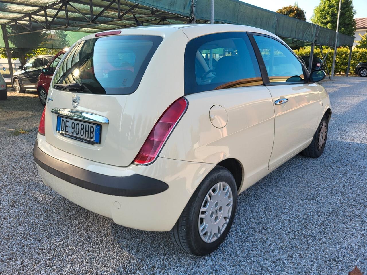 Lancia Ypsilon 1.3 MJT 75 CV Platino