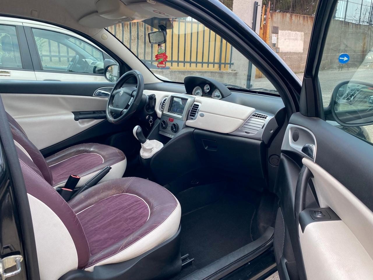 Lancia Ypsilon 1.3 MJT 75 CV Limited Elle