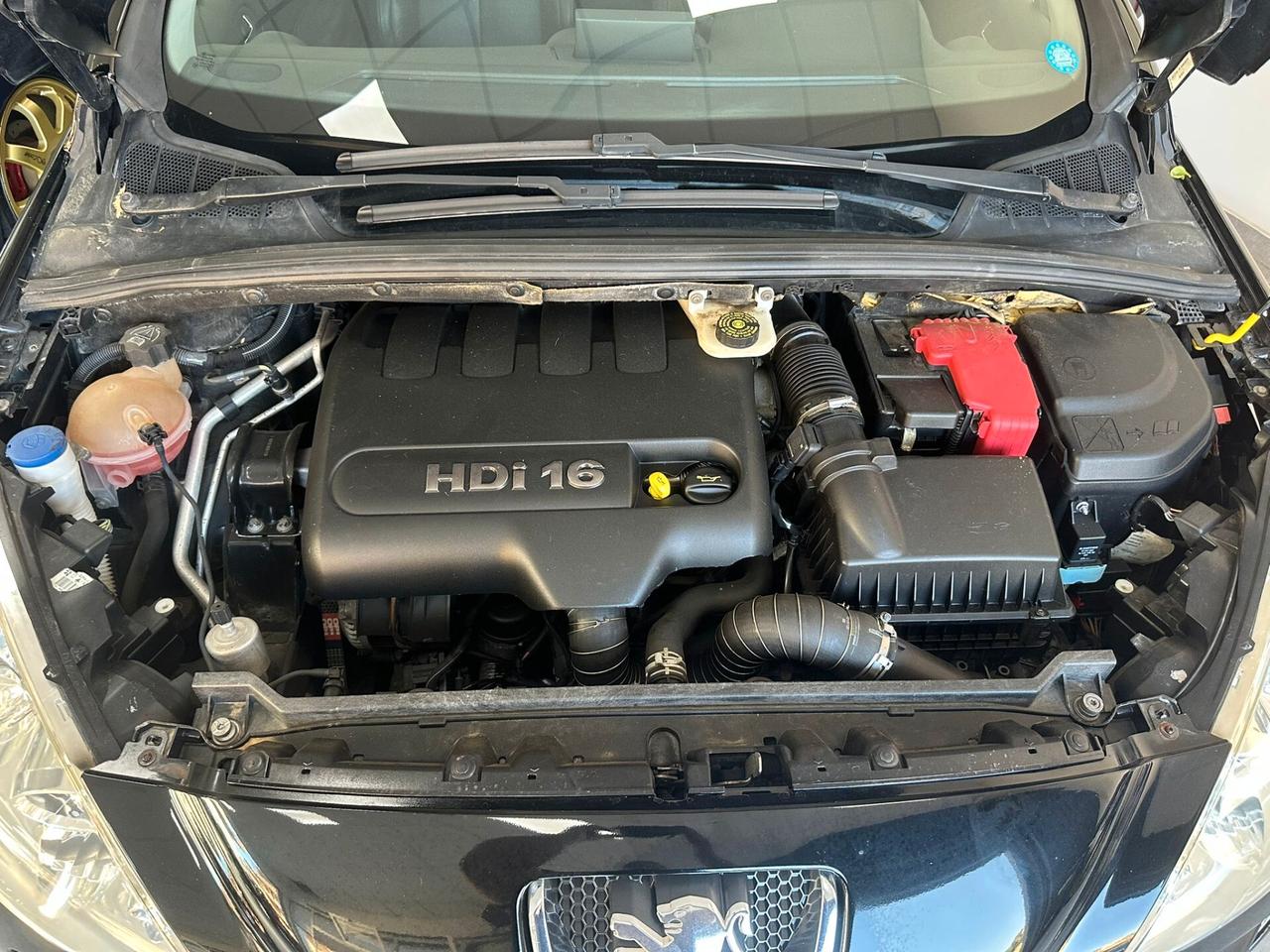 Peugeot 308 2.0 HDi 140CV CC Féline