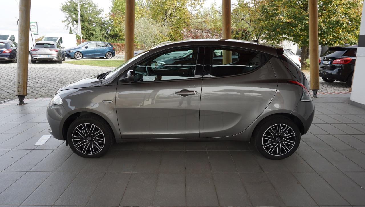 Lancia Ypsilon 1.0 firefly hybrid Silver Plus s&s 70cv