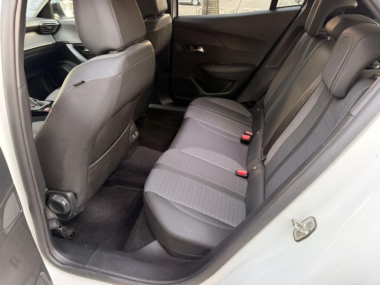 Peugeot 2008 PureTech 100 S&S Allure Pack