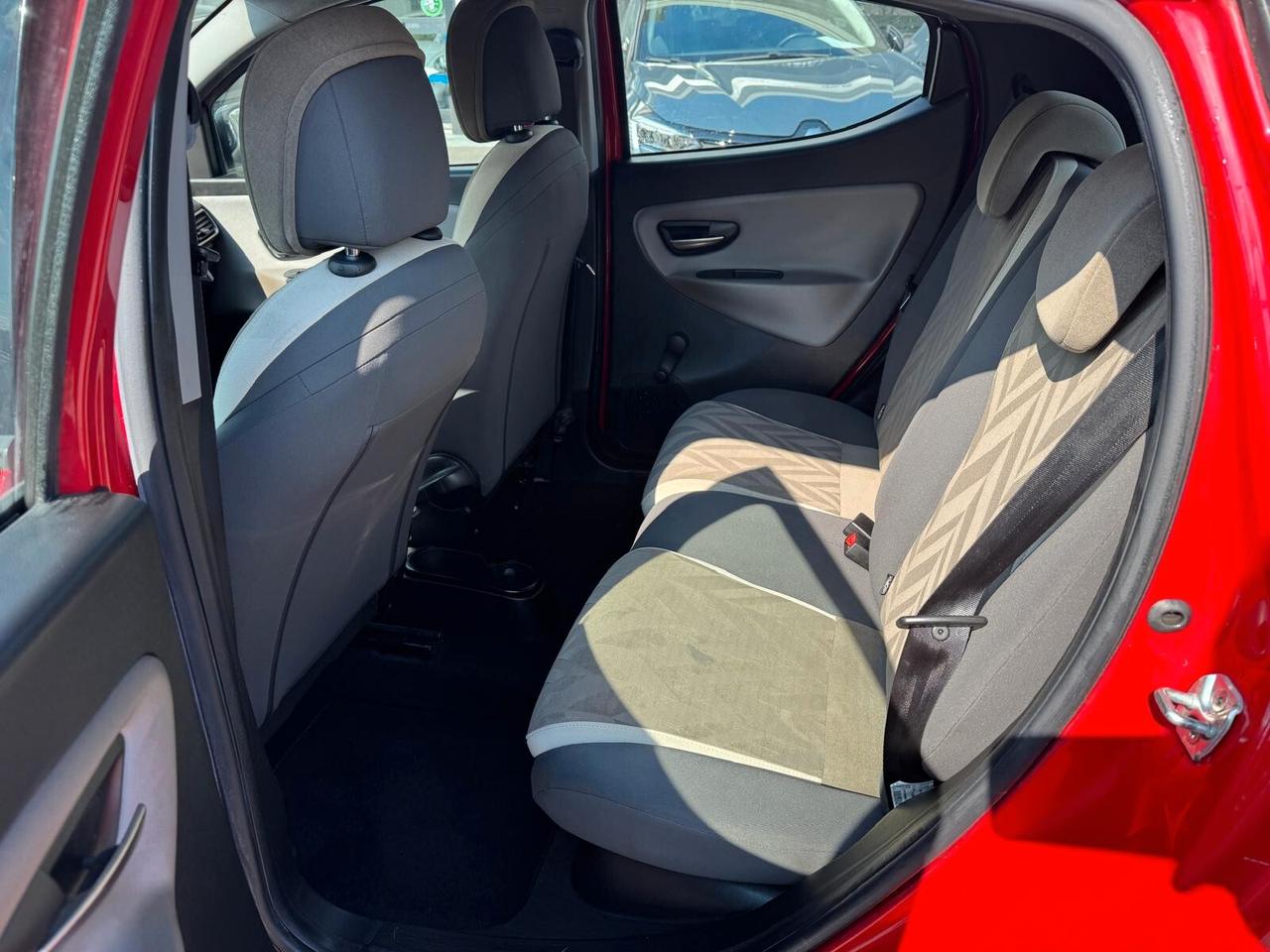 Lancia Ypsilon 1.2 69 CV 5 porte GPL Ecochic Silver
