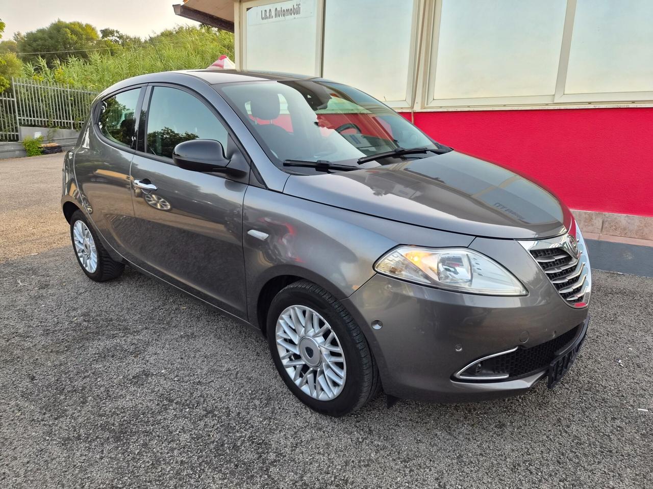 Lancia Ypsilon 1.2 69 CV 5 porte Platinum