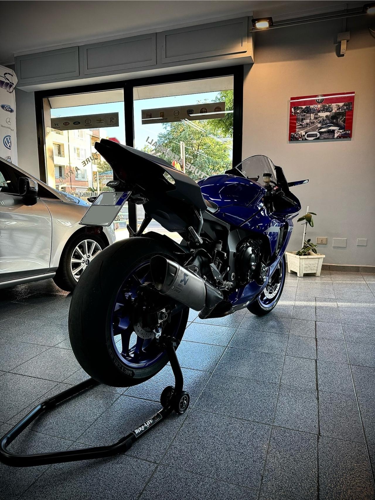 Yamaha R1 Unica