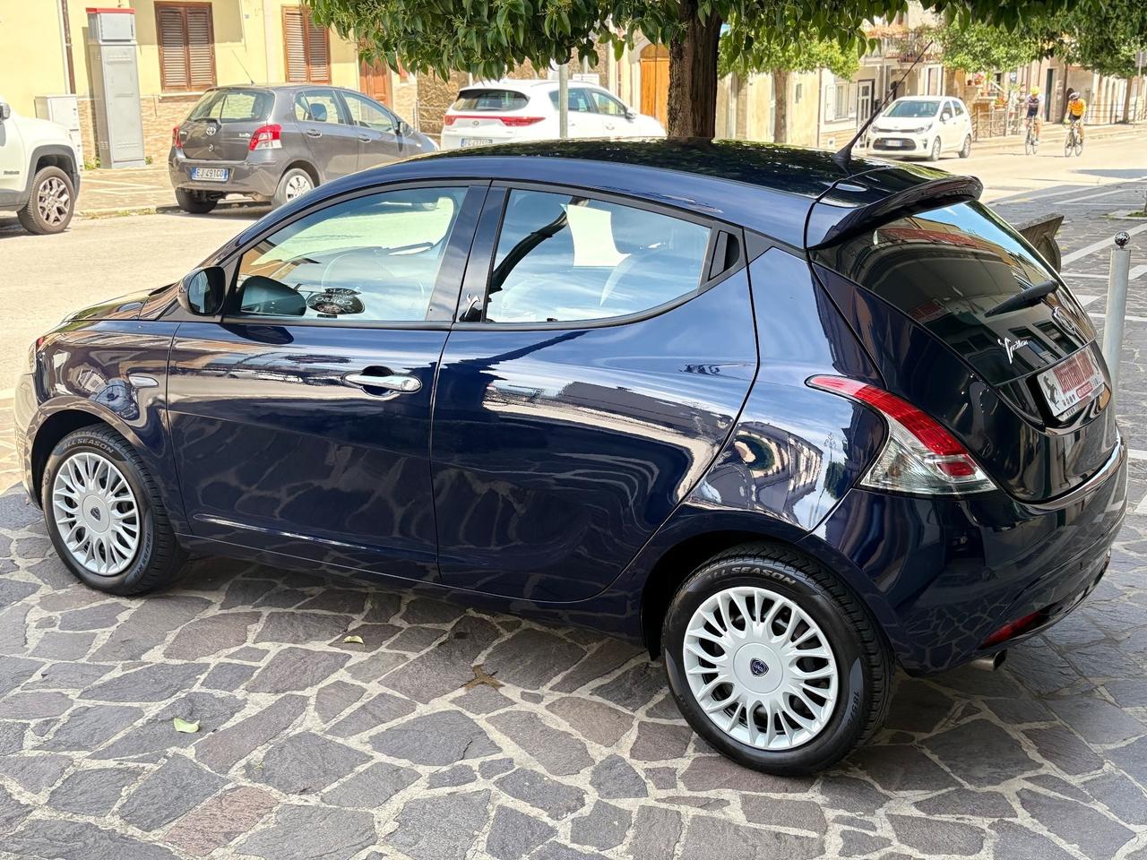 Lancia Ypsilon 1.2 69 CV 5P Gold UCONNECT Blue&Me