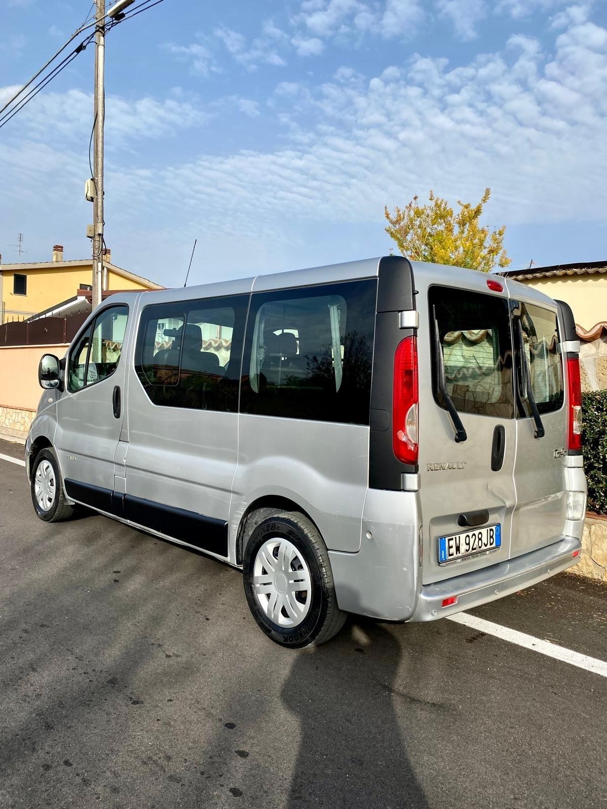 Renault Trafic 2.2 Cv 114 pulmino 6 posti Autocarro