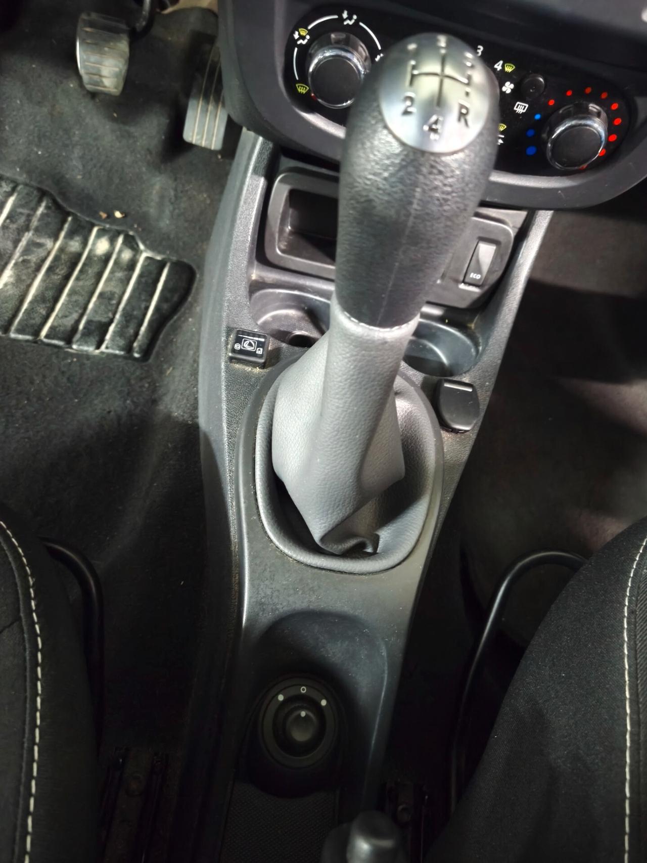 Dacia Duster 1.6,4x2 Serie Limitata Urban Explorer